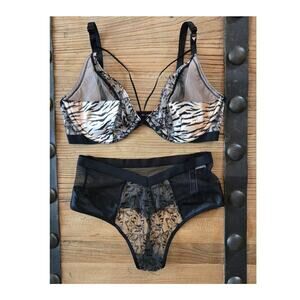 Victoria's Secret Dream Very Sexy Animal Print Satin Bra and Thong Set 32DD/XS